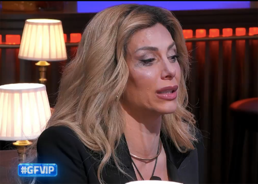 ''Per Michele vivo col senso di colpa'': Paola Caruso in lacrime al GF Vip, poi arriva la sorpresa del figlio