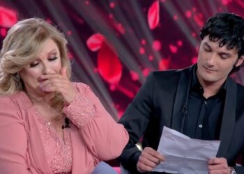''I miei fratelli sono gelosi'': Tina Cipollari per la prima volta in tv col suo secondo figlio Francesco