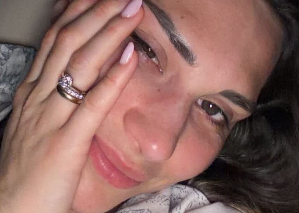 Beatrice Valli commossa torna a parlare della depressione della mamma: ''Certe volte vorresti solo essere leggera'' Beatrice Valli commossa torna a parlare della depressione della mamma: ''Certe volte vorresti solo essere leggera''