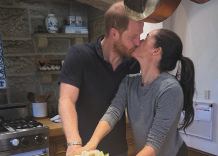 Harry e Meghan festeggiano 8 anni di matrimonio Harry e Meghan festeggiano 8 anni di matrimonio