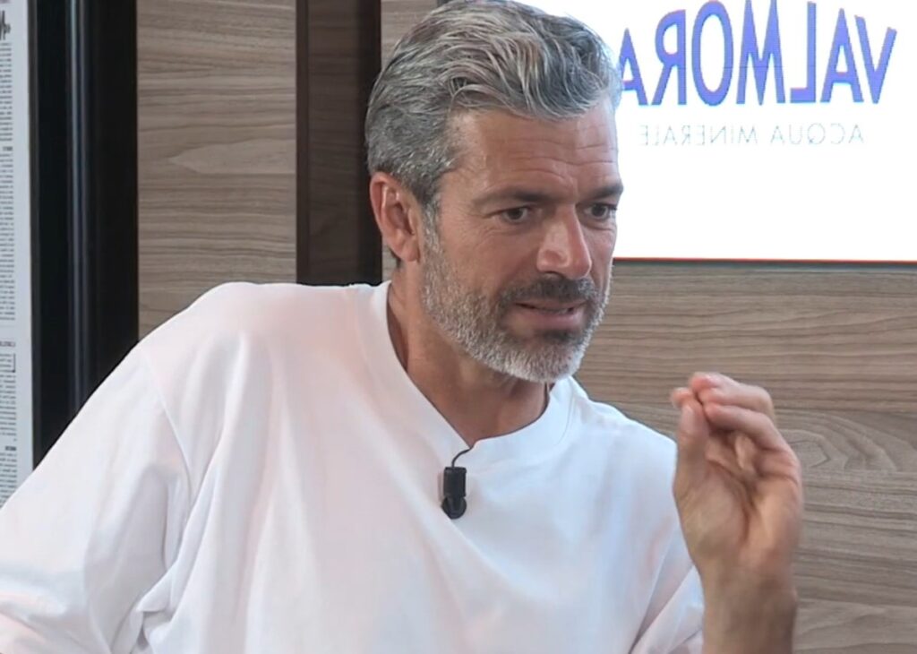 ''Non mi piace che uno sconosciuto abbia foto dei miei figli'': Luca Argentero punta il dito contro i paparazzi