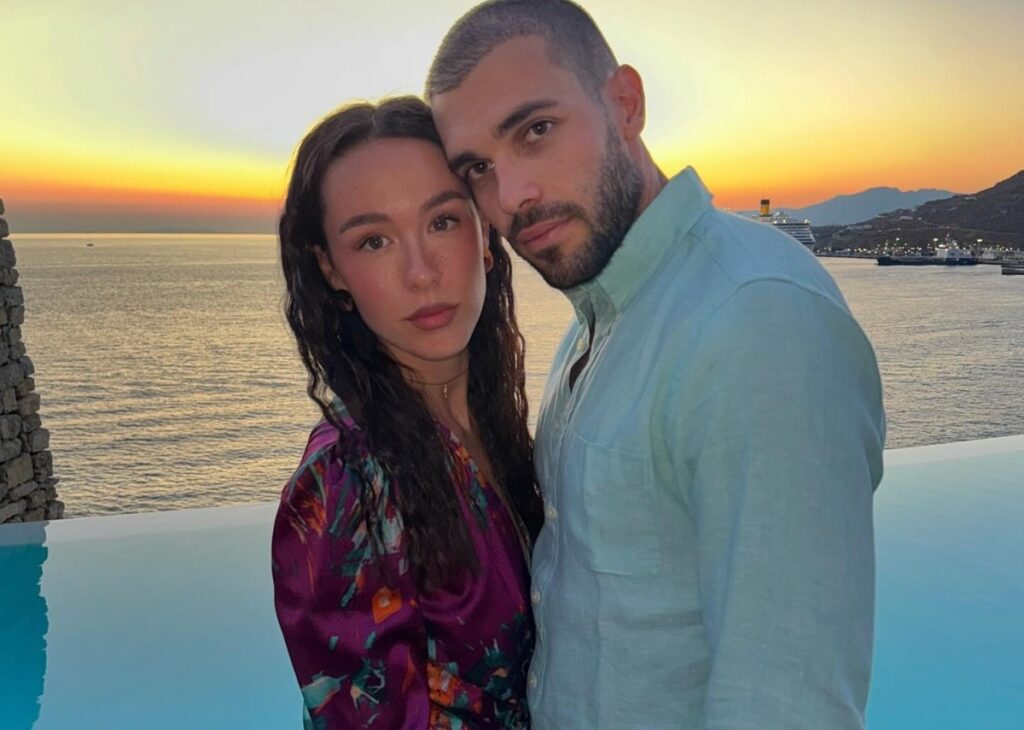 Aurora Ramazzotti si prepara alle nozze in Sicilia: la figlia di Michelle avrebbe scelto un castello del 1500 nel Siracusano Aurora Ramazzotti si prepara alle nozze in Sicilia: la figlia di Michelle avrebbe scelto un castello del 1500 nel Siracusano