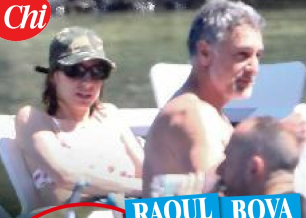 Raoul Bova porta Beatrice Arnera al lago: con i due anche i figli di lui, Alessandro e Francesco, foto