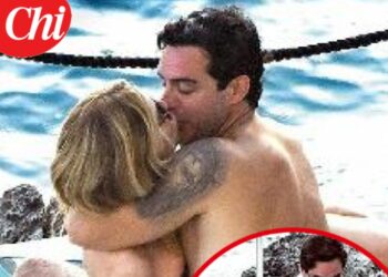Scoppia la passione tra Alessia Marcuzzi e il nuovo fidanzato Tiago Schietti: a Positano baci 'calienti', foto Scoppia la passione tra Alessia Marcuzzi e il nuovo fidanzato Tiago Schietti: a Positano baci 'calienti', foto
