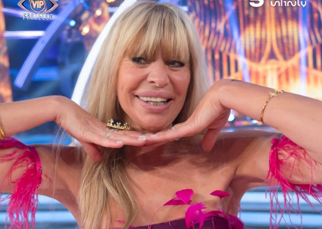 ''Ne vado orgogliosa'': Alessandra Mussolini replica ad Antonella Elia che le ha dato della ‘gallina’ ''Ne vado orgogliosa'': Alessandra Mussolini replica ad Antonella Elia che le ha dato della ‘gallina’