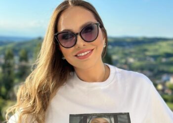 ''Non faccio entrare il vecchiume dentro di me'': Ornella Muti rivela il segreto della sua eterna bellezza a 71 anni ''Non faccio entrare il vecchiume dentro di me'': Ornella Muti rivela il segreto della sua eterna bellezza a 71 anni