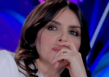 ''Mi piacciono quelli brutti'': Ilenia Pastorelli in tv svela di essere sfortunata in amore, ecco perché
