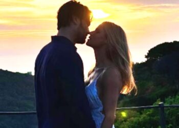 Michelle Hunziker e Giulio Berruti: arriva la prima foto social insieme al tramonto in cui si sfiorano e fanno sognare, guarda