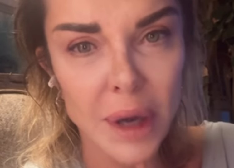 Alba Parietti si commuove parlando del suo cane Venghi Alba Parietti si commuove parlando del suo cane Venghi