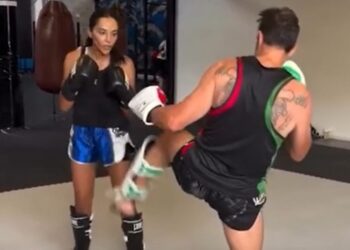 Edoardo Stoppa e Juliana Moreira si prendono a calci durante l'allenamento Edoardo Stoppa e Juliana Moreira si prendono a calci durante l'allenamento