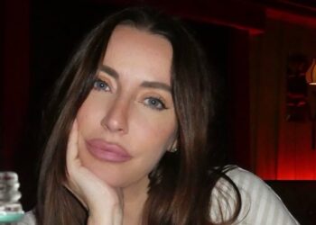''Ho perso due bimbi'': Karina Cascella nel rispondere alle domande dei follower si lascia andare a una dolorosa confessione ''Ho perso due bimbi'': Karina Cascella nel rispondere alle domande dei follower si lascia andare a una dolorosa confessione