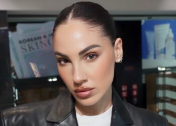 ''E’ stato superato il limite'': Giulia De Lellis furiosa per le foto pubblicate da un noto settimanale in cui lei è al mare con Tony Effe e la figlia ''E’ stato superato il limite'': Giulia De Lellis furiosa per le foto pubblicate da un noto settimanale in cui lei è al mare con Tony Effe e la figlia