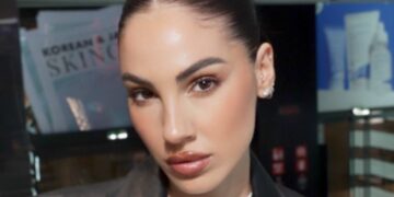 ''E’ stato superato il limite'': Giulia De Lellis furiosa per le foto pubblicate da un noto settimanale in cui lei è al mare con Tony Effe e la figlia ''E’ stato superato il limite'': Giulia De Lellis furiosa per le foto pubblicate da un noto settimanale in cui lei è al mare con Tony Effe e la figlia