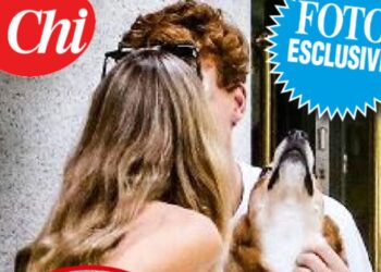 Jannik Sinner si rigenera con la fidanzata Laila Hasanovic accanto: la foto del tenero bacio dei due a Milano Jannik Sinner si rigenera con la fidanzata Laila Hasanovic accanto: la foto del tenero bacio dei due a Milano