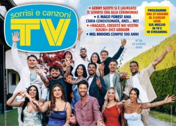 ''Preparate i fazzoletti!'': Filippo Bisciglia posa in copertina con le sette coppie protagoniste di Temptation Island